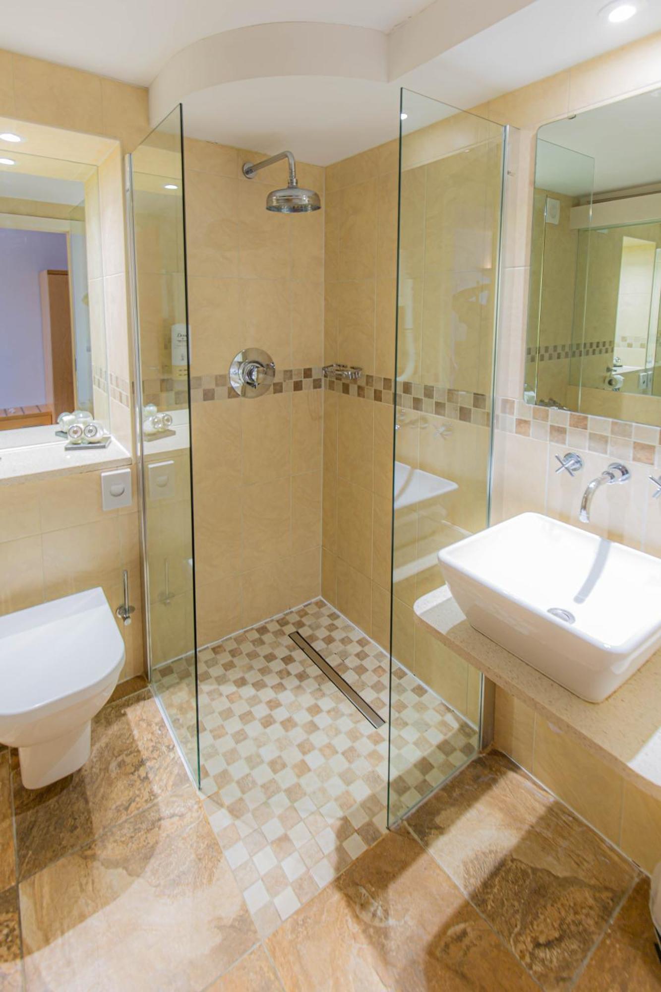 Superior Room One Double One Single Bed